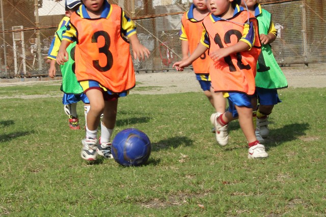 なんでサッカーのドリブルの重心は低いほうがいいの