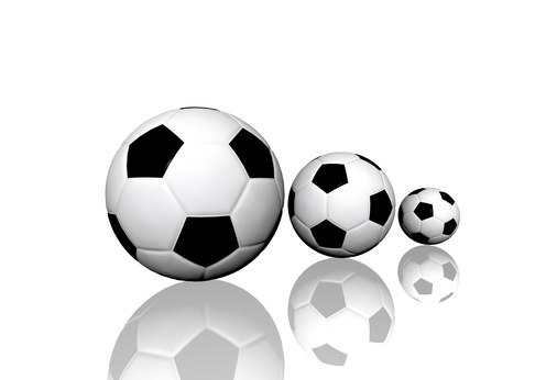 サッカーボールのサイズにはプロ用やキッズ用の種類がある