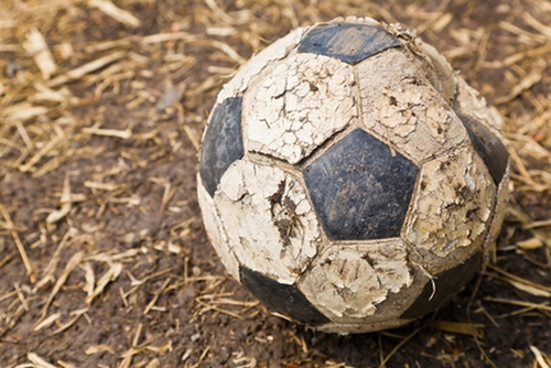 古いサッカーボールの捨て方とまだ使えるボールの処分の仕方